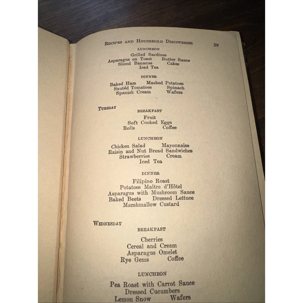 Vintage 1922 Good Housekeeping Book of Menus Recipes And Household Discoveries